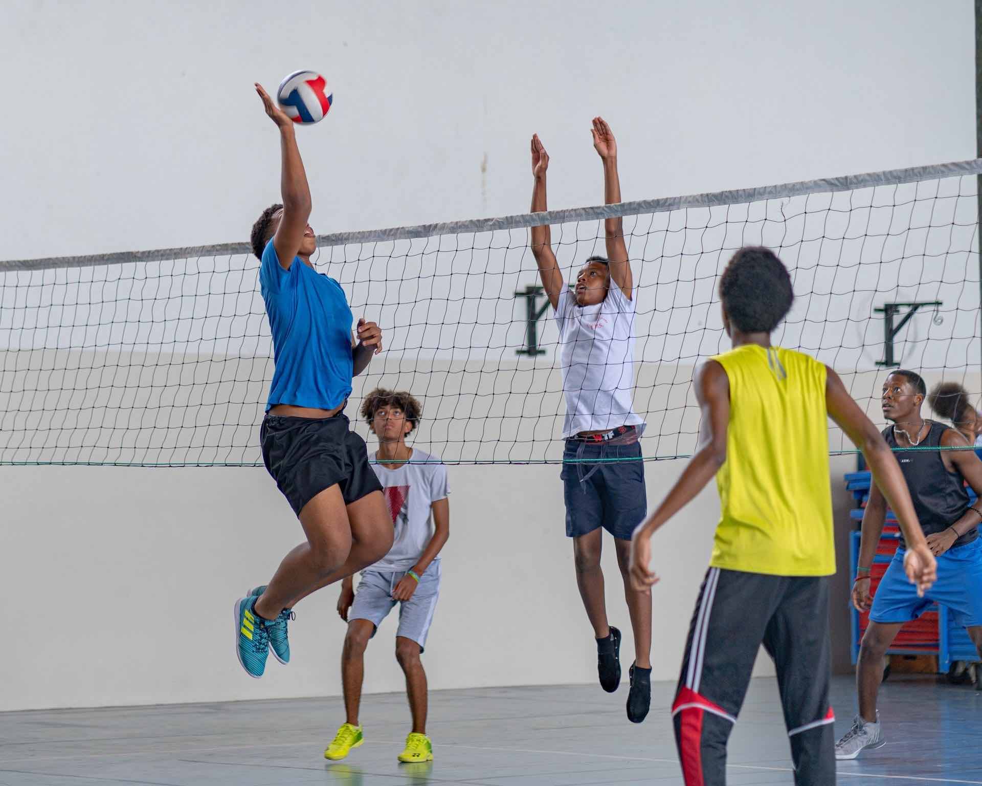 GYMNASE_VOLLEY_BALL52-lycee-caraibes-nord-martinique-general-professionnel-hotelier